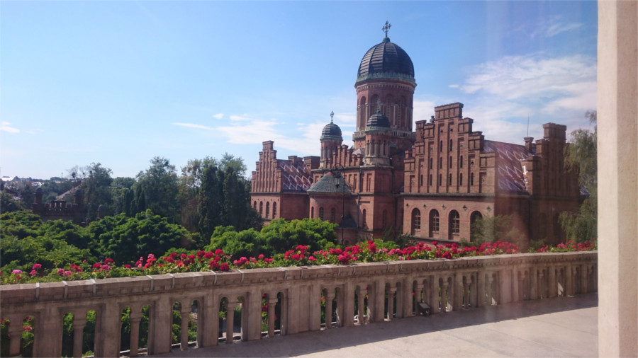 Universitetsbygning_fra_veranda.JPG